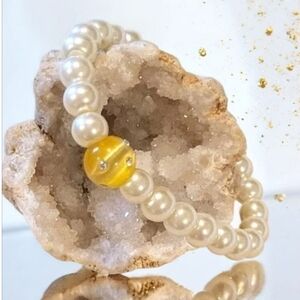 New Faux Pearl Rhinestone Studded Yellow Cats Eye Stretch Bracelet Sz 7 1/2